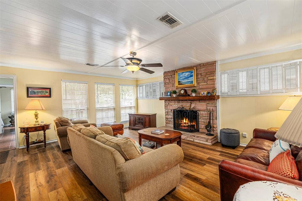 1210 Aloha Road, Tool, TX 75143