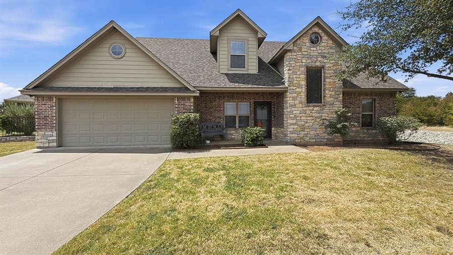 Property photo for 1306 Lauren Lane, Granbury, TX