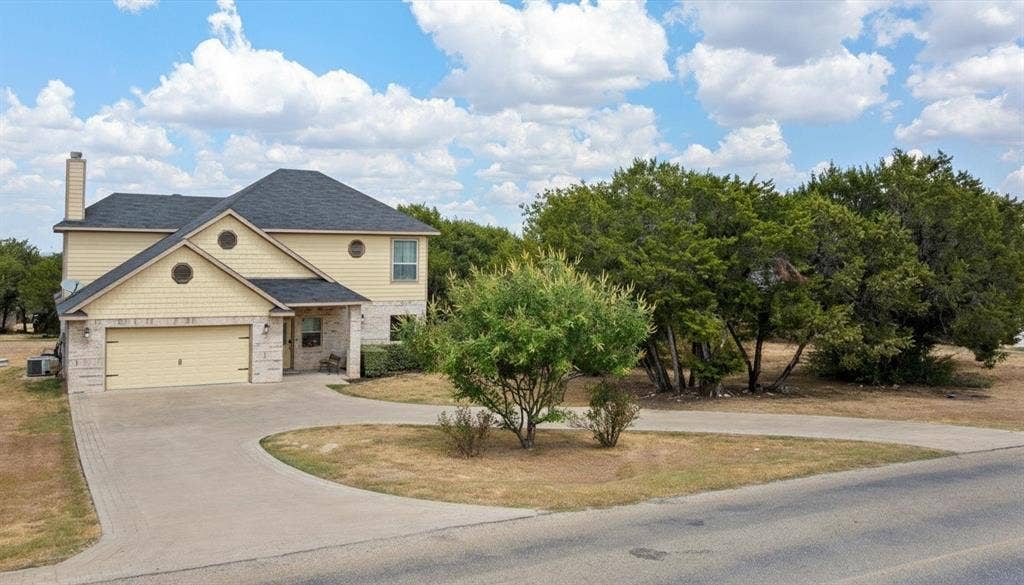 1004 W Apache Trail, Granbury, TX 76048 1004 W Apache Trail, Granbury, TX 76048