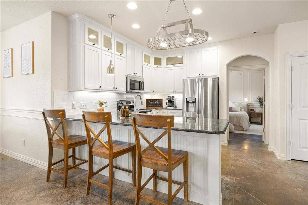 1004 W Apache Trail, Granbury, TX 76048 1004 W Apache Trail, Granbury, TX 76048