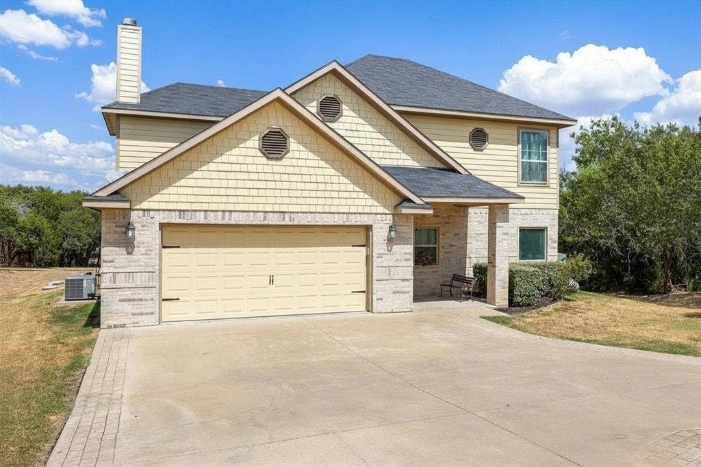 1004 W Apache Trail, Granbury, TX 76048 1004 W Apache Trail, Granbury, TX 76048