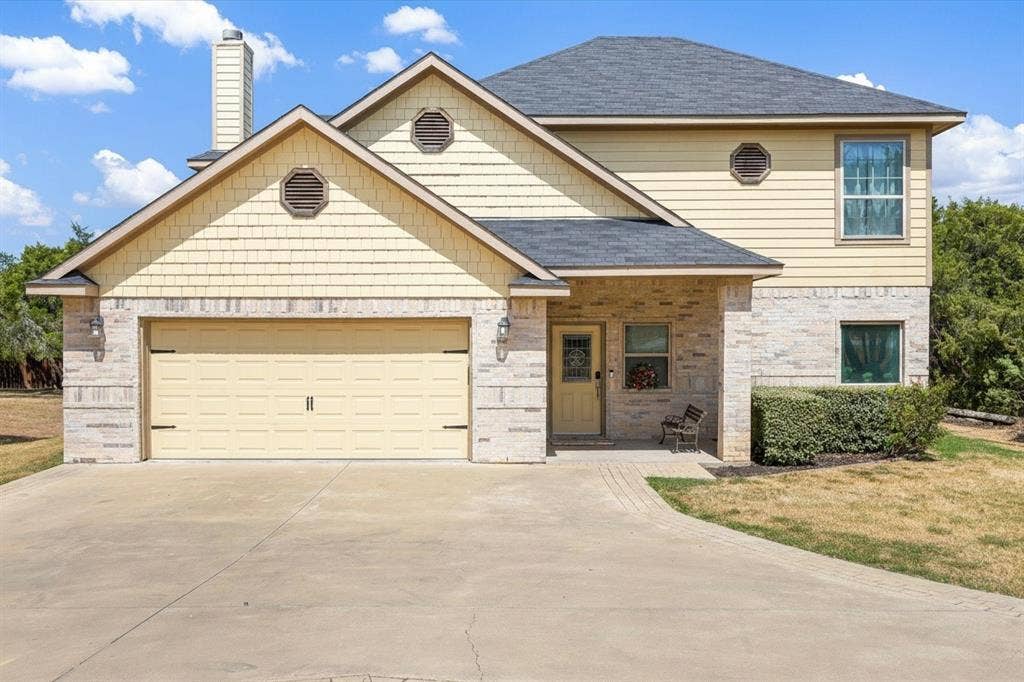 1004 W Apache Trail, Granbury, TX 76048 1004 W Apache Trail, Granbury, TX 76048