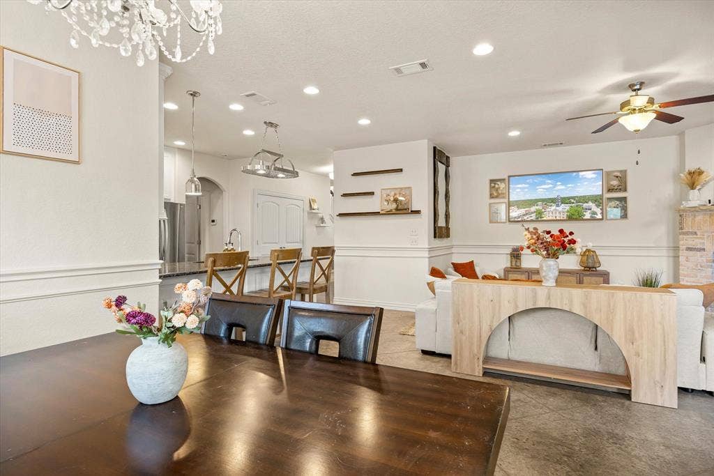 1004 W Apache Trail, Granbury, TX 76048 1004 W Apache Trail, Granbury, TX 76048
