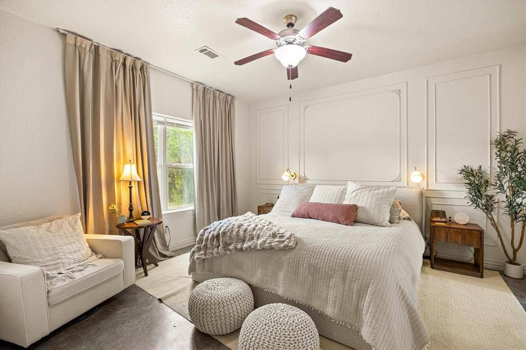 1004 W Apache Trail, Granbury, TX 76048 1004 W Apache Trail, Granbury, TX 76048