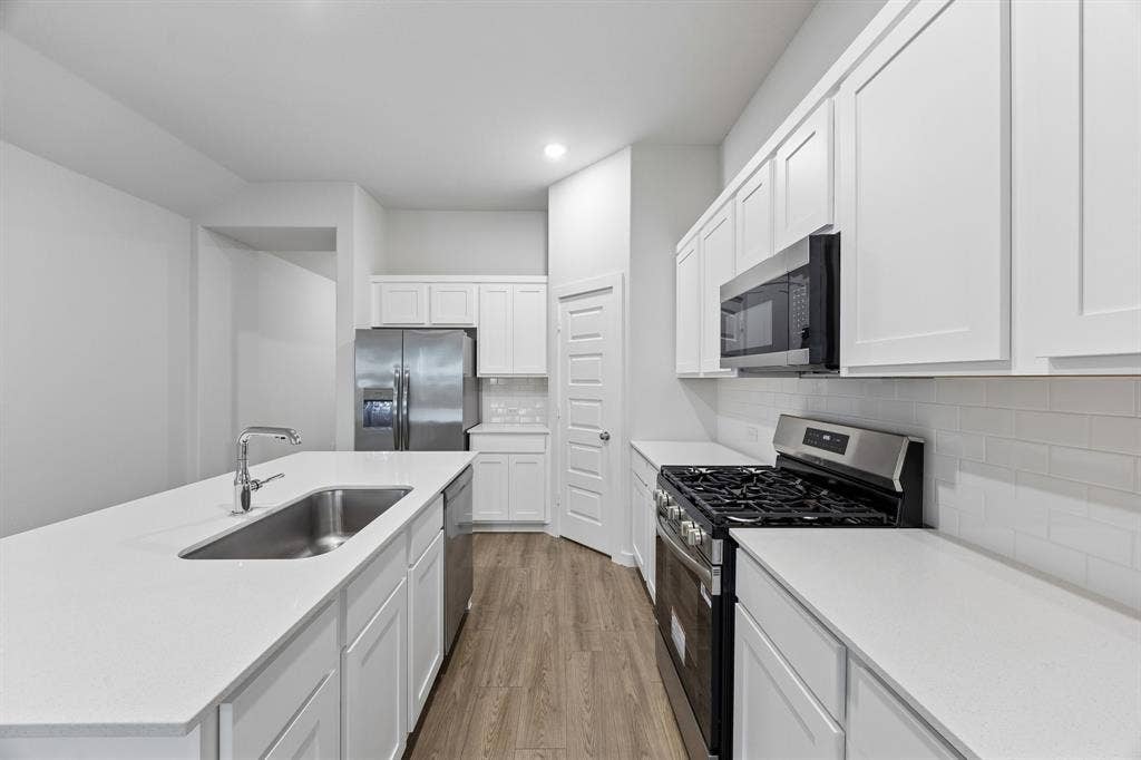 528 Green Gables Drive, Princeton, TX 75071 Kitchen in the Cedar home plan by Trophy Signature Homes – REPRESENTATIVE PHOTO