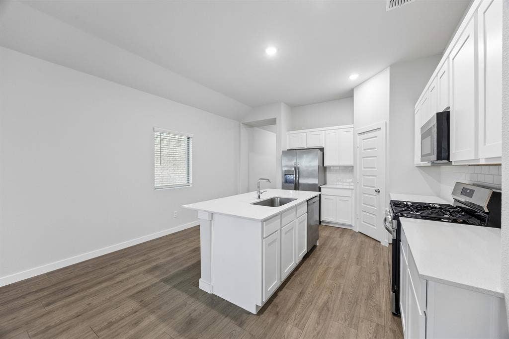528 Green Gables Drive, Princeton, TX 75071 Kitchen in the Cedar home plan by Trophy Signature Homes – REPRESENTATIVE PHOTO