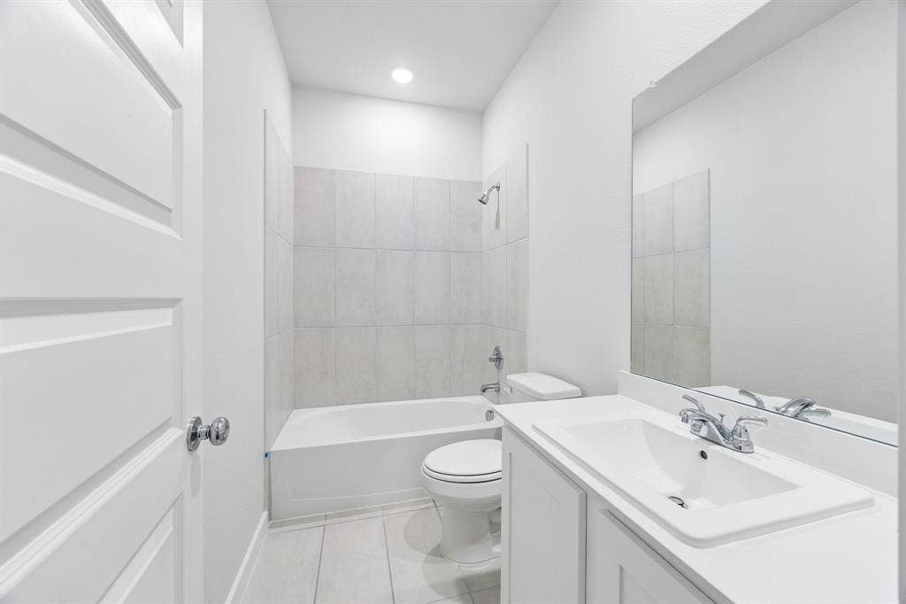 528 Green Gables Drive, Princeton, TX 75071 Bathroom in the Cedar home plan by Trophy Signature Homes – REPRESENTATIVE PHOTO