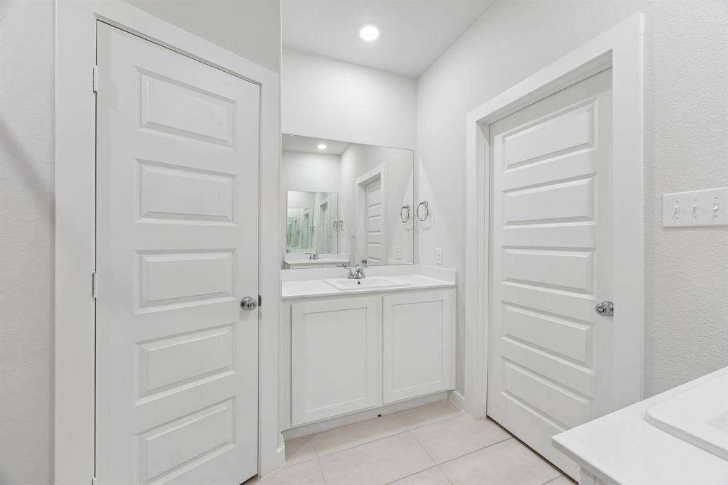 528 Green Gables Drive, Princeton, TX 75071 Primary Bathroom in the Cedar home plan by Trophy Signature Homes – REPRESENTATIVE PHOTO