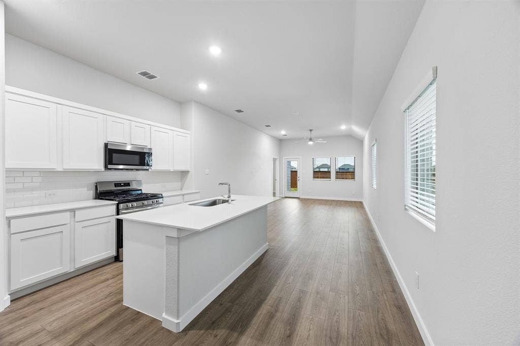 528 Green Gables Drive, Princeton, TX 75071 Kitchen in the Cedar home plan by Trophy Signature Homes – REPRESENTATIVE PHOTO