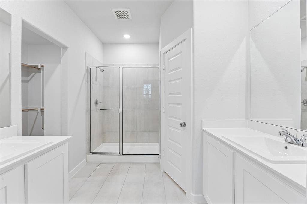 528 Green Gables Drive, Princeton, TX 75071 Primary Bathroom in the Cedar home plan by Trophy Signature Homes – REPRESENTATIVE PHOTO