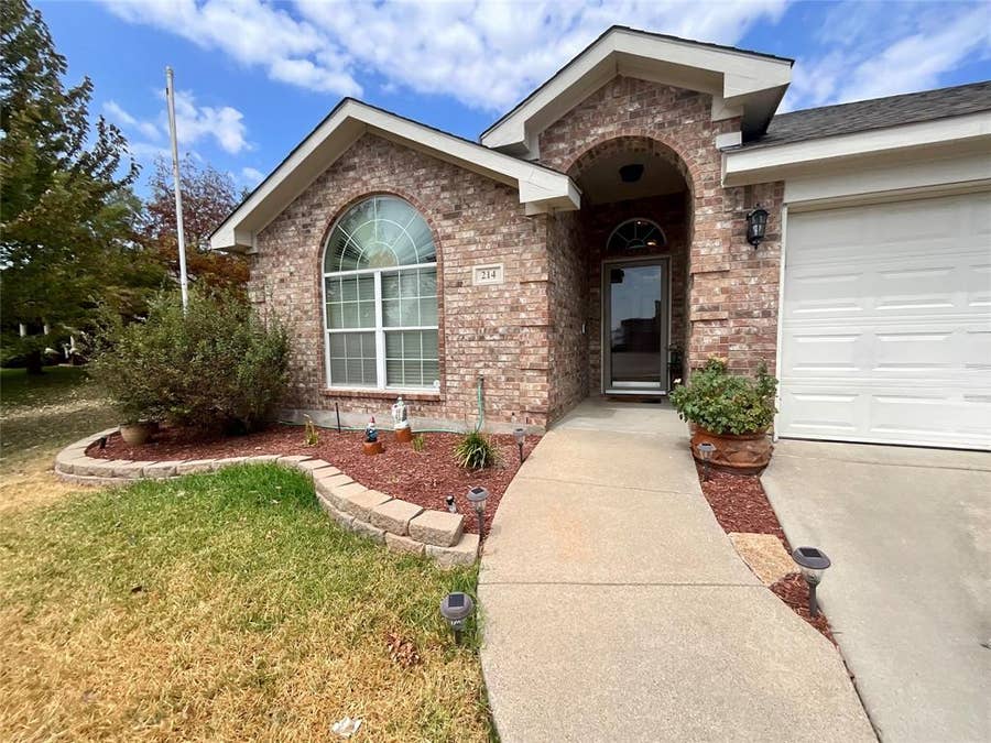 Property photo for 214 Southpeak Lane, Ponder, TX