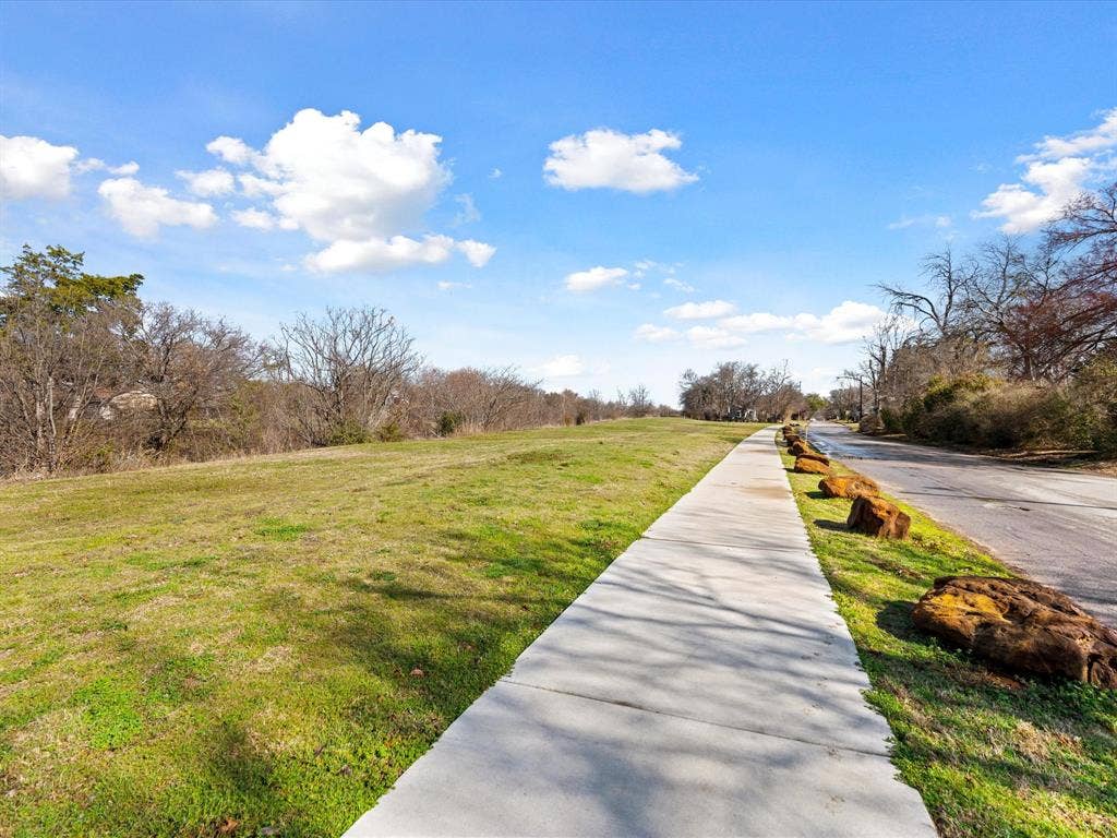 401 Martinique Avenue, Dallas, TX 75223 Access to Santa Fe Trail directly across the street