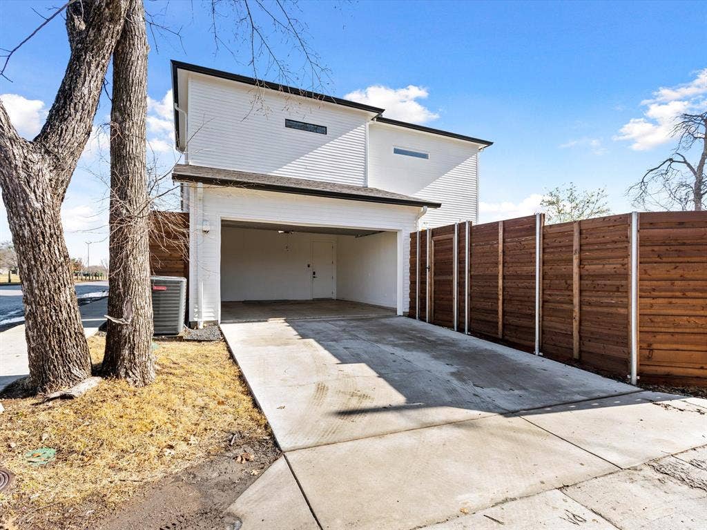 401 Martinique Avenue, Dallas, TX 75223 Rear Entry Garage accessible from the alley
