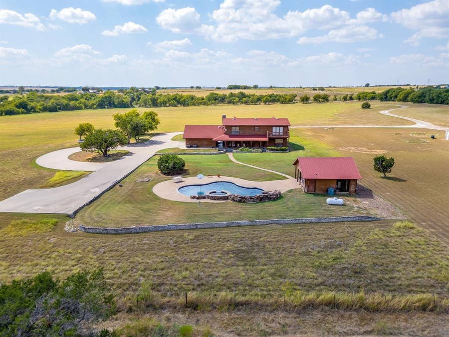 Property photo for 5900 County Road 1229, Godley, TX