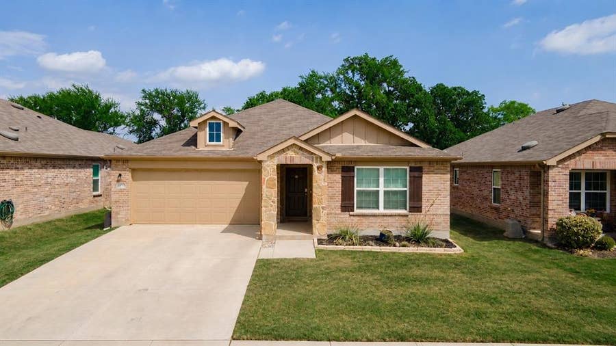 Property photo for 2213 Village Creek Lane, Denton, TX