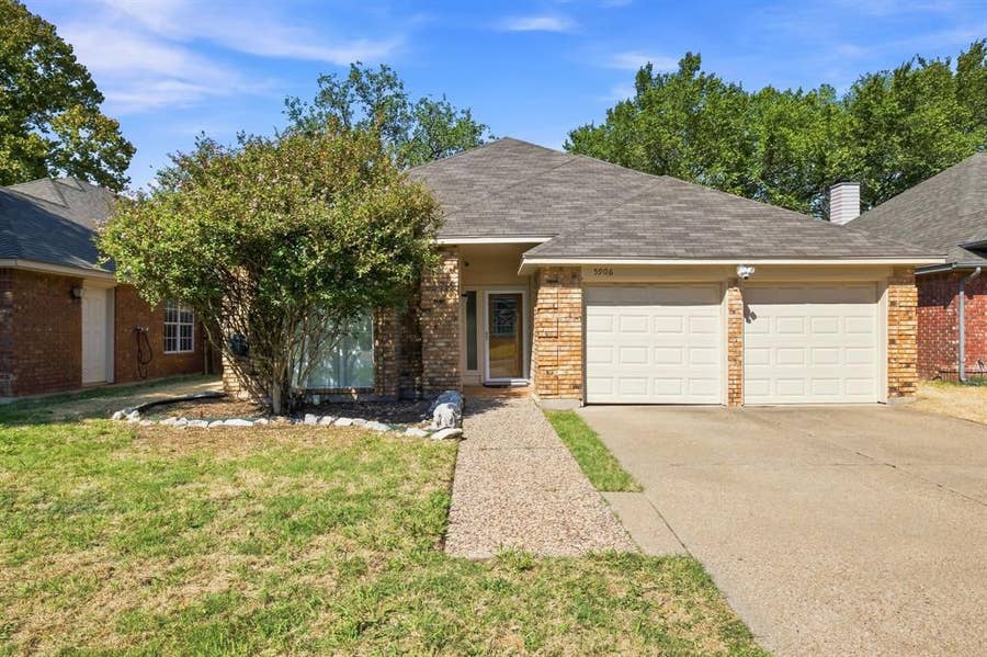 Property photo for 5906 Polo Club Drive, Arlington, TX