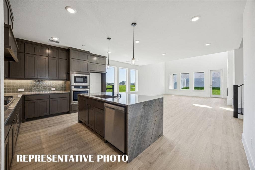1809 Vetiver Glow Drive, Celina, TX 75009 Packed with space, storage and style, this dream kitchen is calling your name! REPRESENTATIVE PHOTO