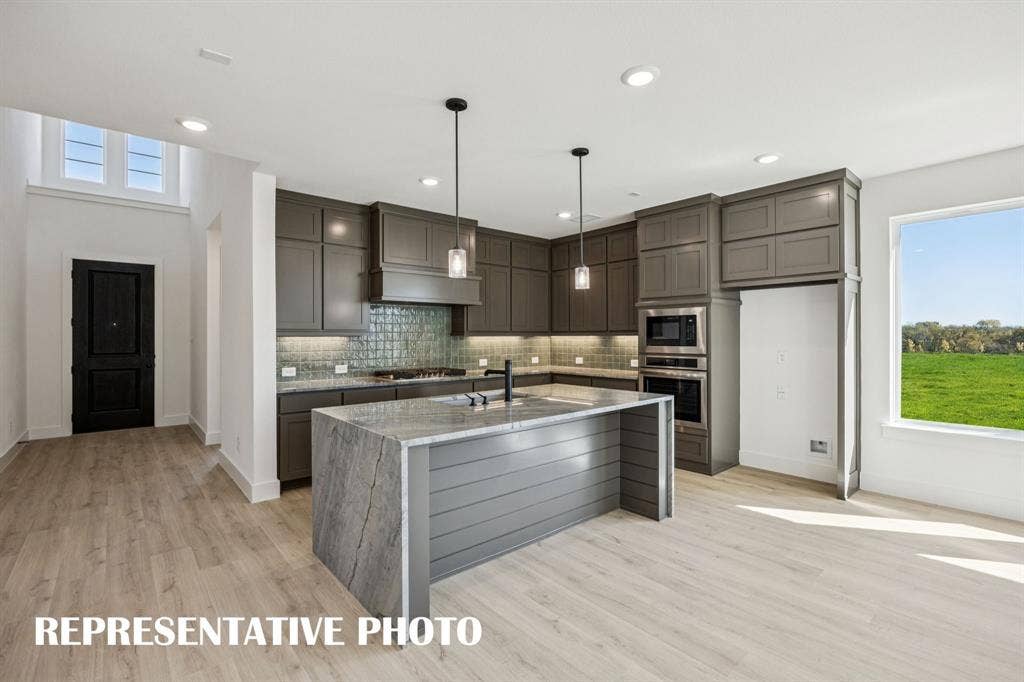 1809 Vetiver Glow Drive, Celina, TX 75009 You'll fall in love with all of the thoughtful design options available in our Percy floor plan! REPRESENTATIVE PHOTO