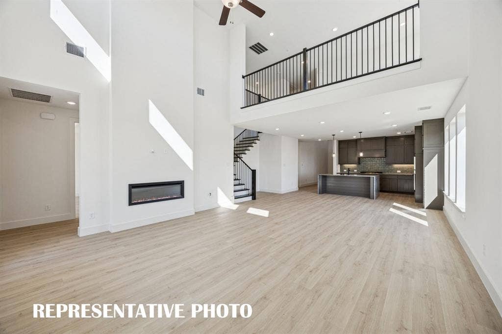 1809 Vetiver Glow Drive, Celina, TX 75009 With the upstairs game room open the main family room, you'll enjoy multi-level entertaining in our Percy plan. REPRESENTATIVE PHOTO