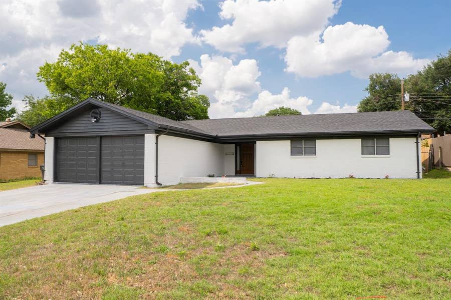 Property photo for 228 Hallbrook Drive, Fort Worth, TX