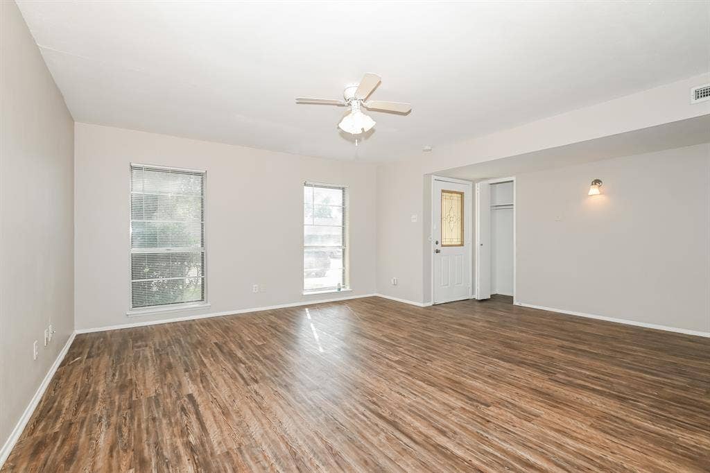 4906 Stagecoach Lane, Garland, TX 75043 4906 Stagecoach Lane, Garland, TX 75043