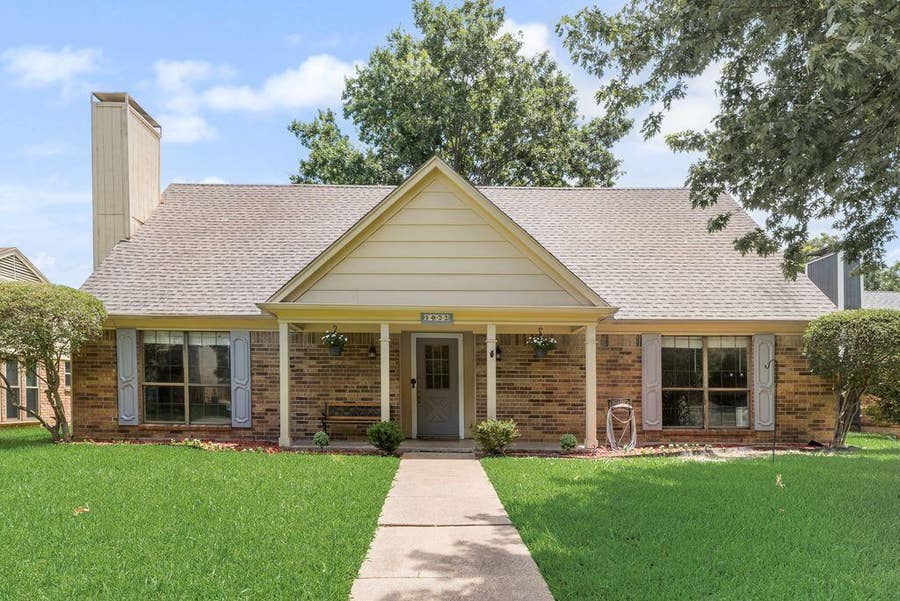 Property photo for 1022 Melissa Lane, Garland, TX