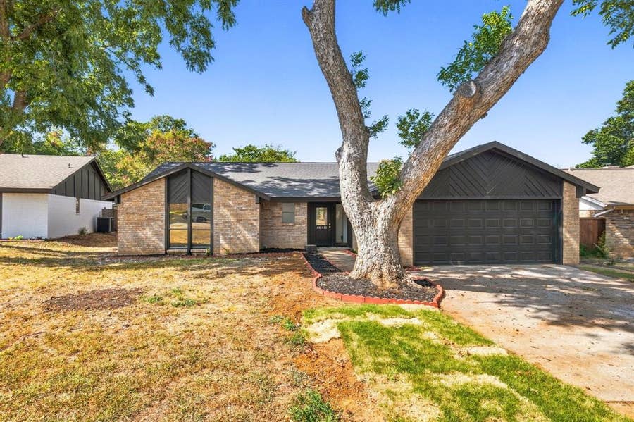 Property photo for 1912 Longmeadow Drive, Arlington, TX