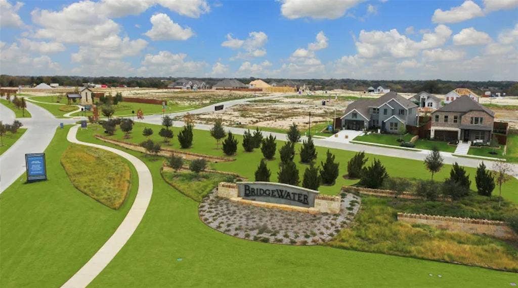 Bridgewater offers walking and biking trails, a resort-style pool, pavilion, amphitheater, parks, and natural water features in a master-planned Ellis County setting.