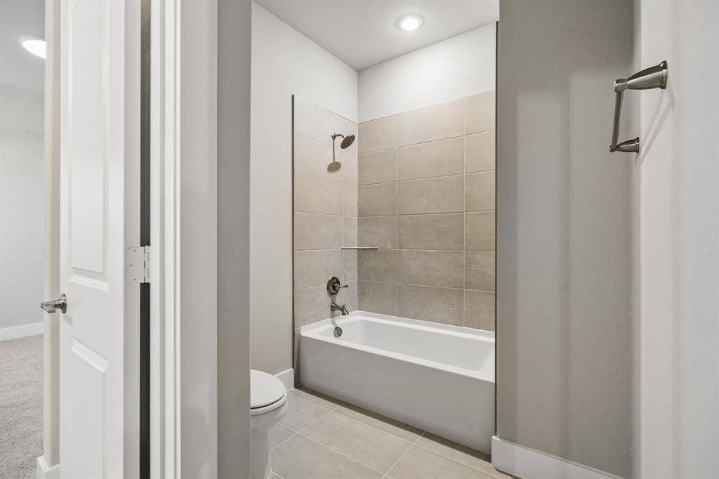 2423 Silver Spring Court, Celina, TX 75009 2423 Silver Spring Court, Celina, TX 75009