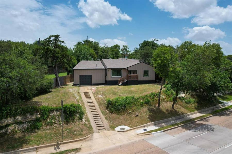 Property photo for 3134 W Jefferson Boulevard, Dallas, TX