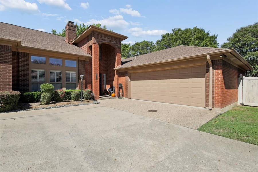 Property photo for 6615 Waterwood Circle, Benbrook, TX