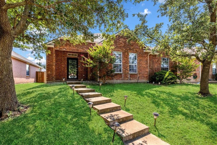 Property photo for 1526 Cliff Creek Drive, Allen, TX
