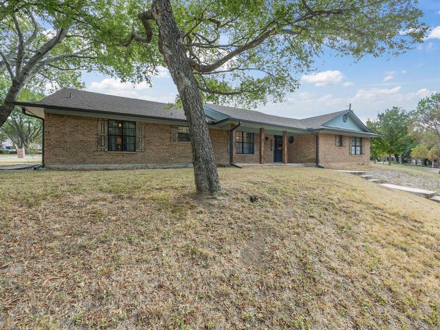 Property photo for 75 Delmore Drive, Hillsboro, TX