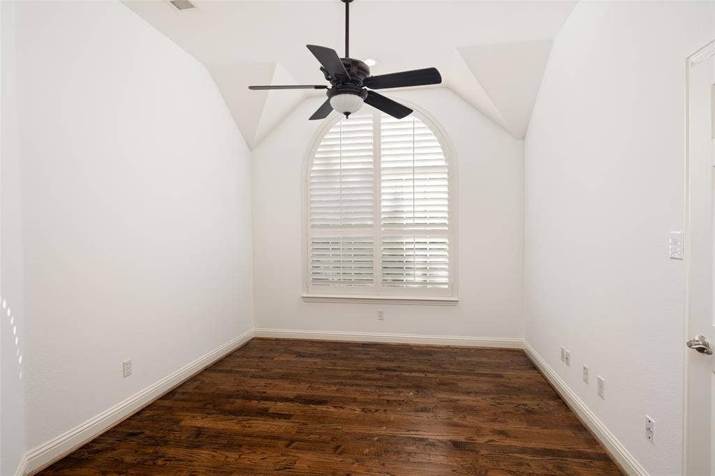 8915 White Pine Lane, Dallas, TX 75238 8915 White Pine Lane, Dallas, TX 75238