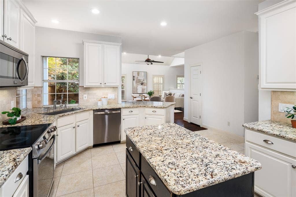 8915 White Pine Lane, Dallas, TX 75238 8915 White Pine Lane, Dallas, TX 75238