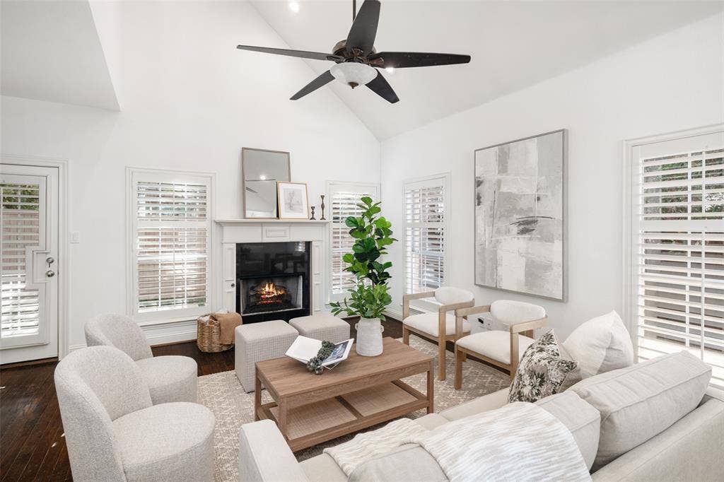 8915 White Pine Lane, Dallas, TX 75238 8915 White Pine Lane, Dallas, TX 75238