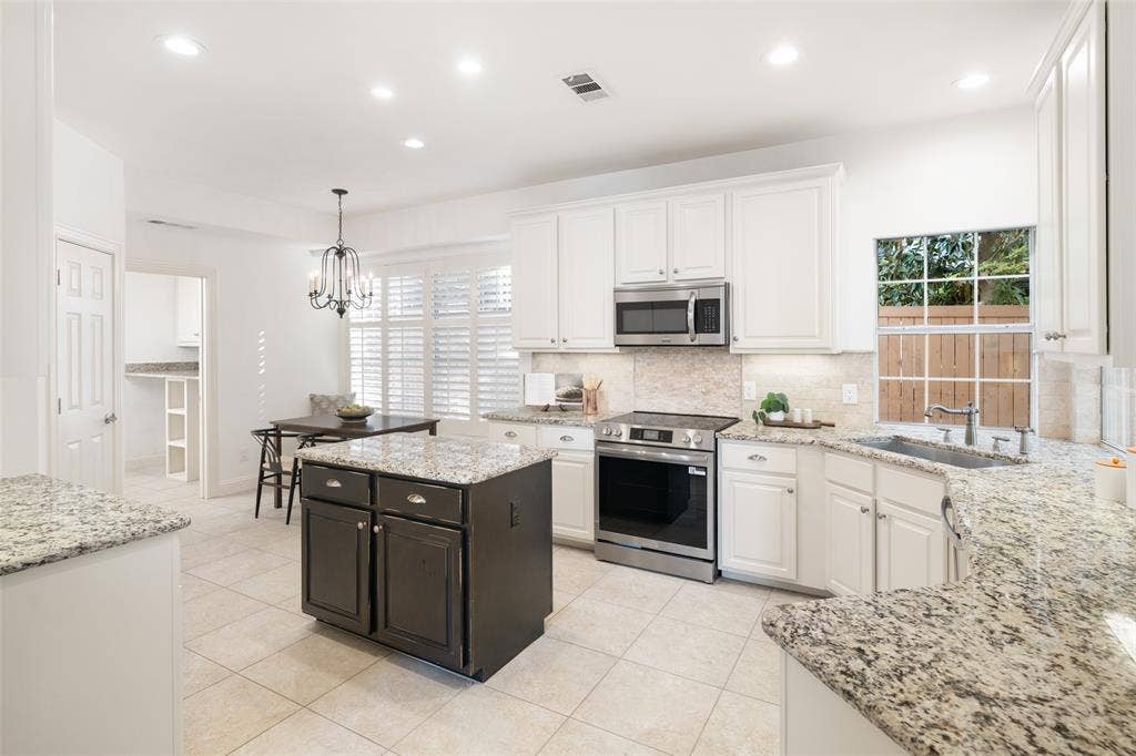 8915 White Pine Lane, Dallas, TX 75238 8915 White Pine Lane, Dallas, TX 75238