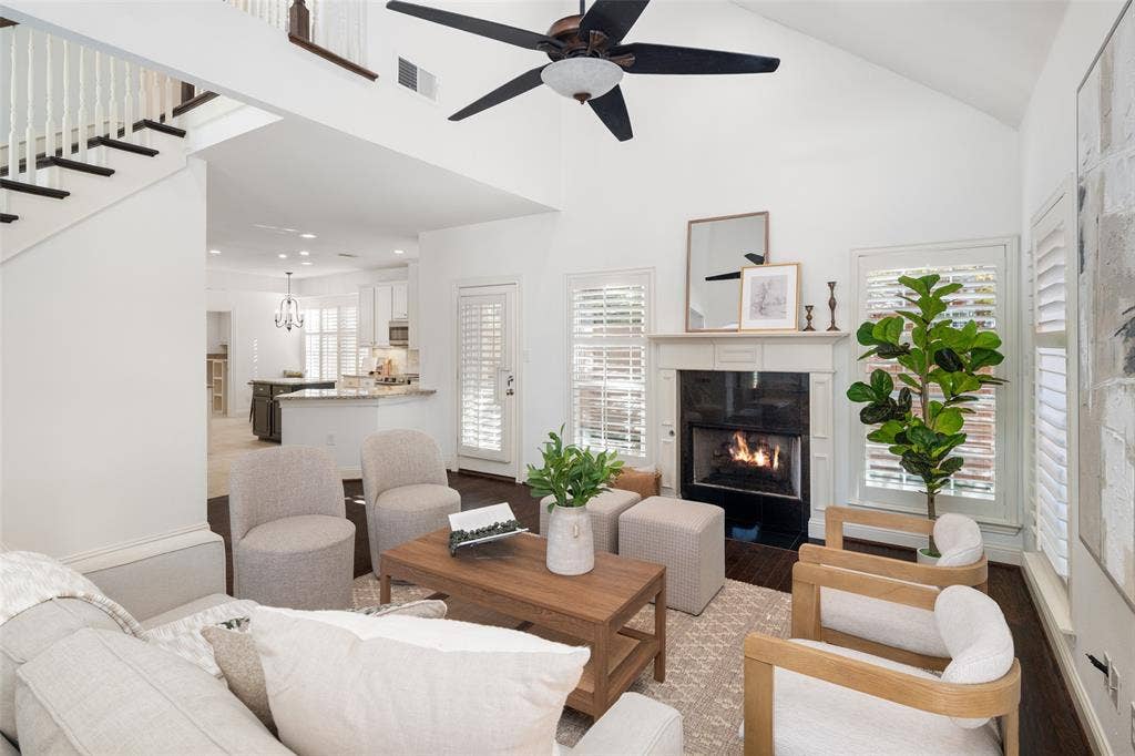 8915 White Pine Lane, Dallas, TX 75238 8915 White Pine Lane, Dallas, TX 75238