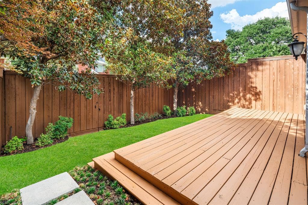 8915 White Pine Lane, Dallas, TX 75238 8915 White Pine Lane, Dallas, TX 75238