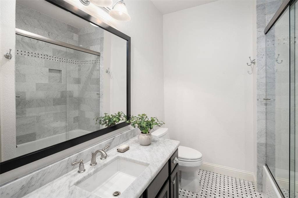 8915 White Pine Lane, Dallas, TX 75238 8915 White Pine Lane, Dallas, TX 75238