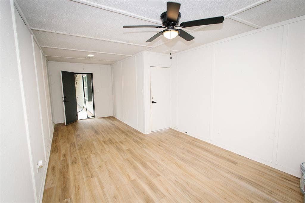 104 S Hawthorne Street, Granbury, TX 76048 Flex room office, gym, hobby room