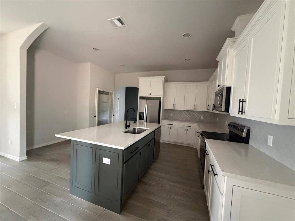 6111 Collins Court, Granbury, TX 76048 6111 Collins Court, Granbury, TX 76048
