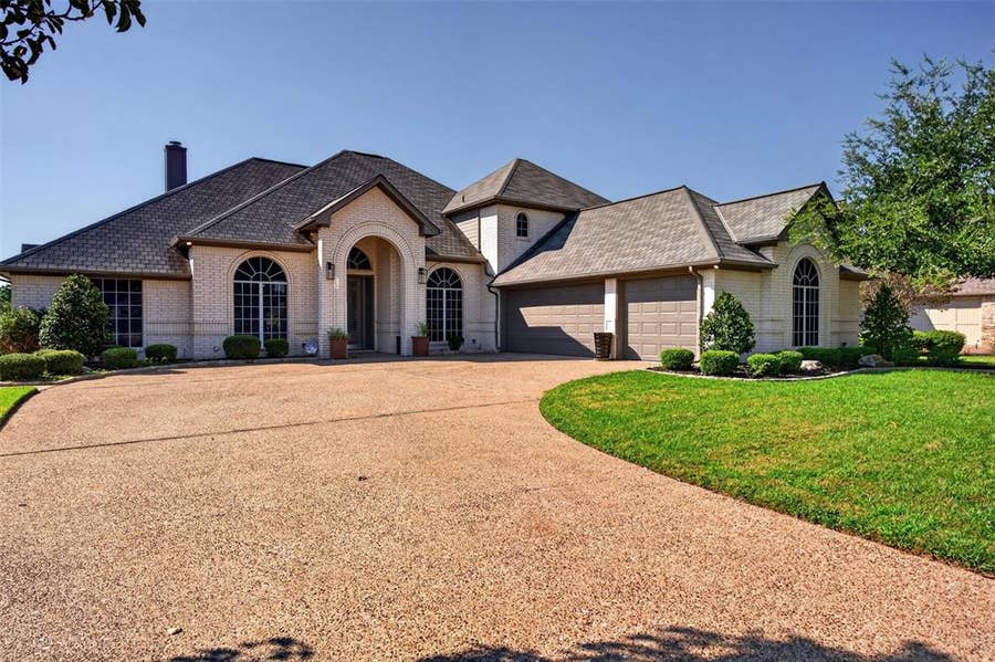 Property photo for 2612 Waters Edge Drive, Granbury, TX