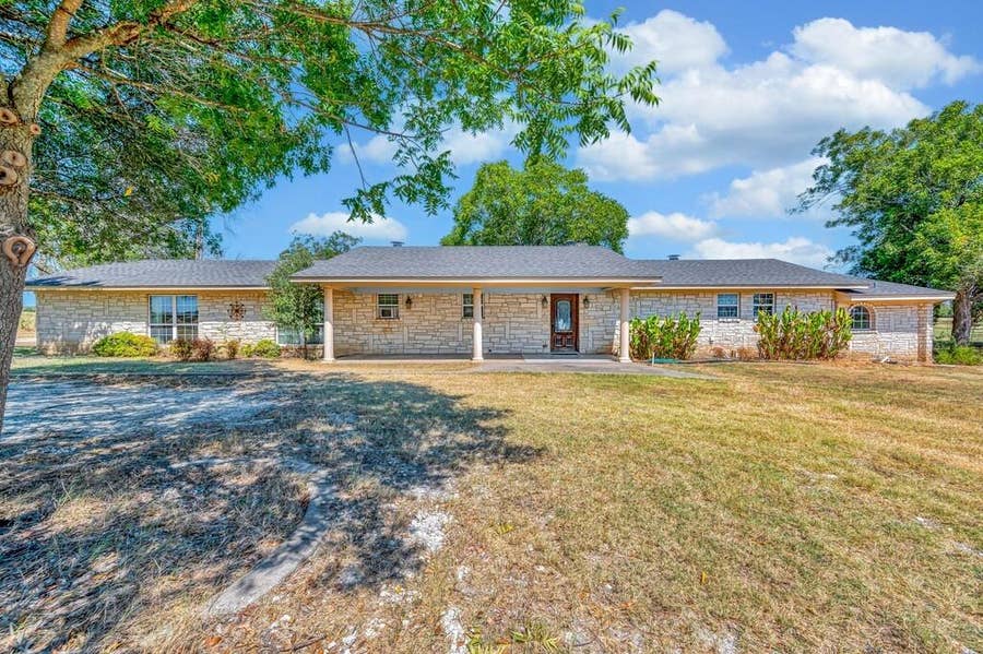 Property photo for 1455 Jackson Lane, China Spring, TX