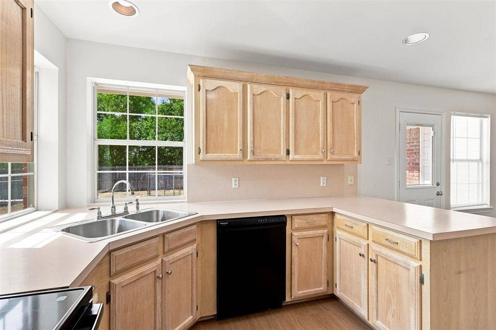 6922 Sayle Street, Greenville, TX 75402 6922 Sayle Street, Greenville, TX 75402