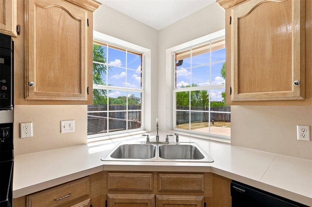 6922 Sayle Street, Greenville, TX 75402 6922 Sayle Street, Greenville, TX 75402
