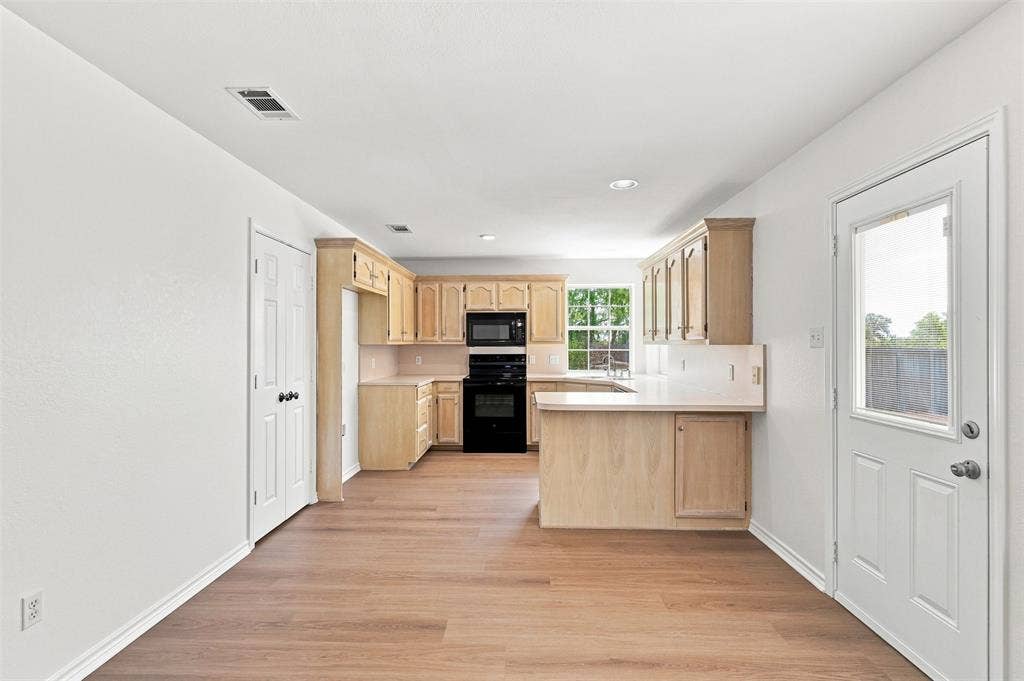 6922 Sayle Street, Greenville, TX 75402 6922 Sayle Street, Greenville, TX 75402