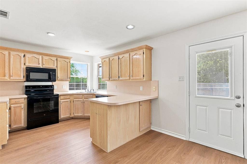 6922 Sayle Street, Greenville, TX 75402 6922 Sayle Street, Greenville, TX 75402