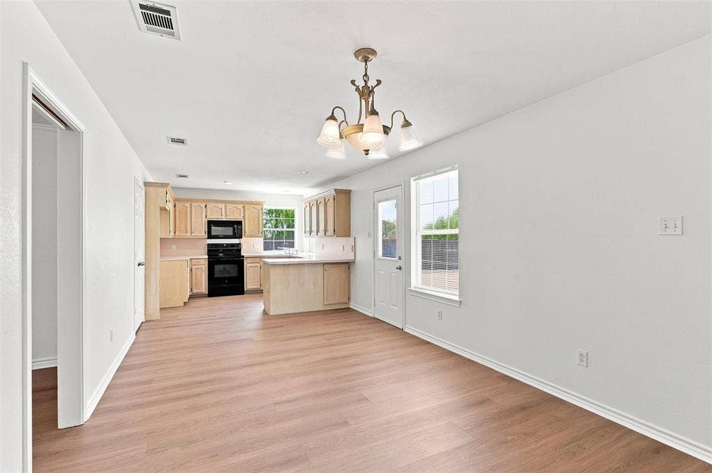 6922 Sayle Street, Greenville, TX 75402 6922 Sayle Street, Greenville, TX 75402