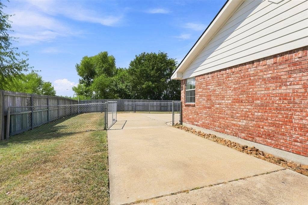 6922 Sayle Street, Greenville, TX 75402 6922 Sayle Street, Greenville, TX 75402